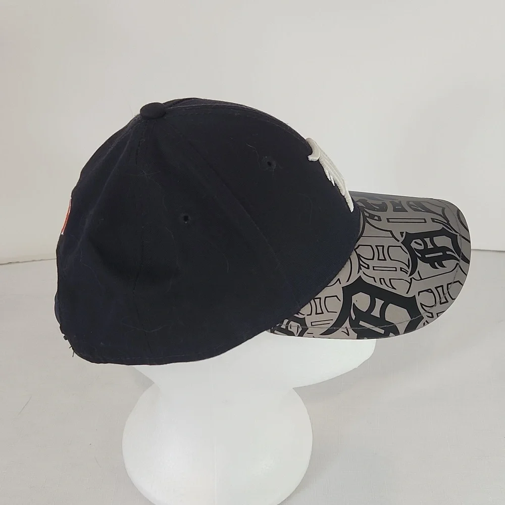 New Era Detroit Tigers Reflective Baseball Hat. Size youth OS fits most.
